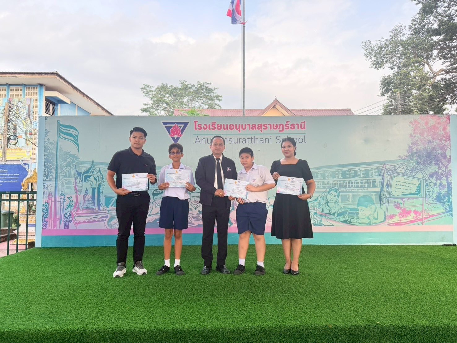 <div style='text-align:center;'><a href='img/article/art_1766458495/image/g/a905343f7dd4bc1d8888bd9c63cd2d0f1_1847529837.jpg' target='_blank' style='color:#FFF !important;' download><b>ดาวน์โหลดรูปภาพ</b> <span style='font-size:12px;'>(1,477 x 1,108 px)</span></a></div>